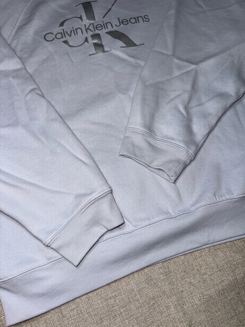 Calvin Klein Jeans Women’s XL Metallic Silver CK Logo Sweatshirt Lavender Pastel - Picture 4 of 9